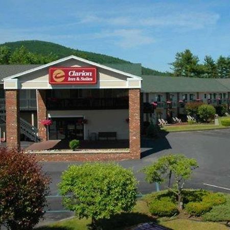 Clarion Inn & Suites At The Outlets Of Λίμνη George Εξωτερικό φωτογραφία