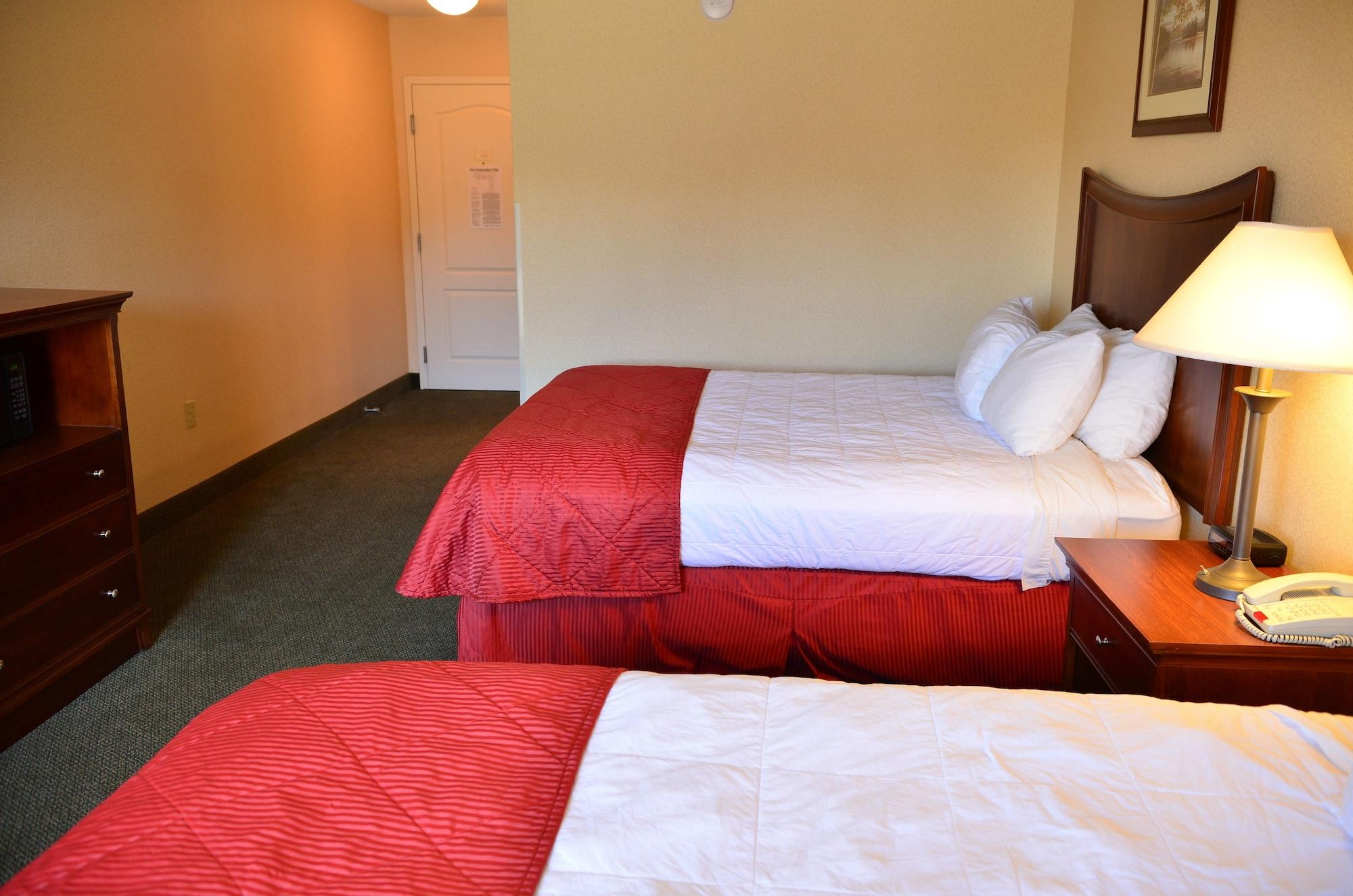 Clarion Inn & Suites At The Outlets Of Λίμνη George Εξωτερικό φωτογραφία