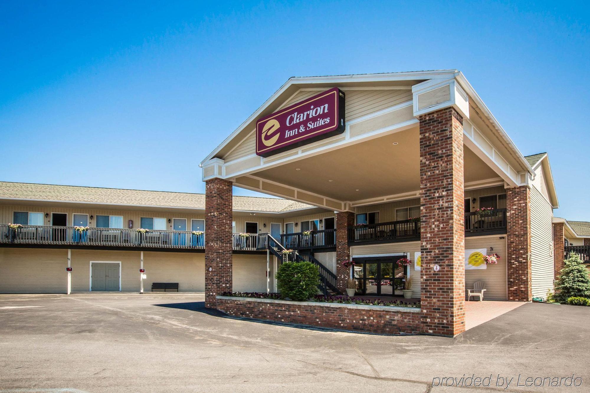Clarion Inn & Suites At The Outlets Of Λίμνη George Εξωτερικό φωτογραφία