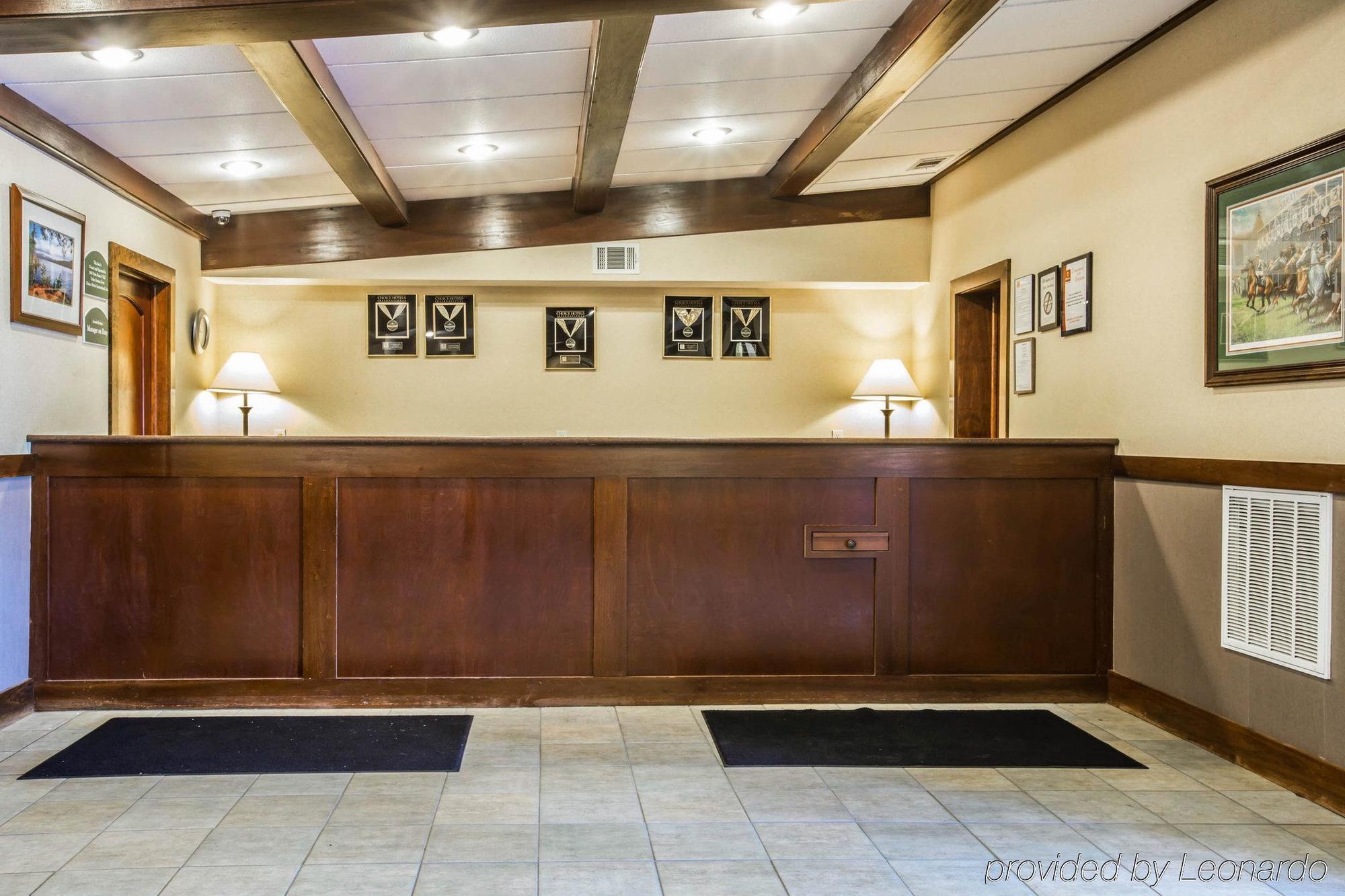 Clarion Inn & Suites At The Outlets Of Λίμνη George Εξωτερικό φωτογραφία