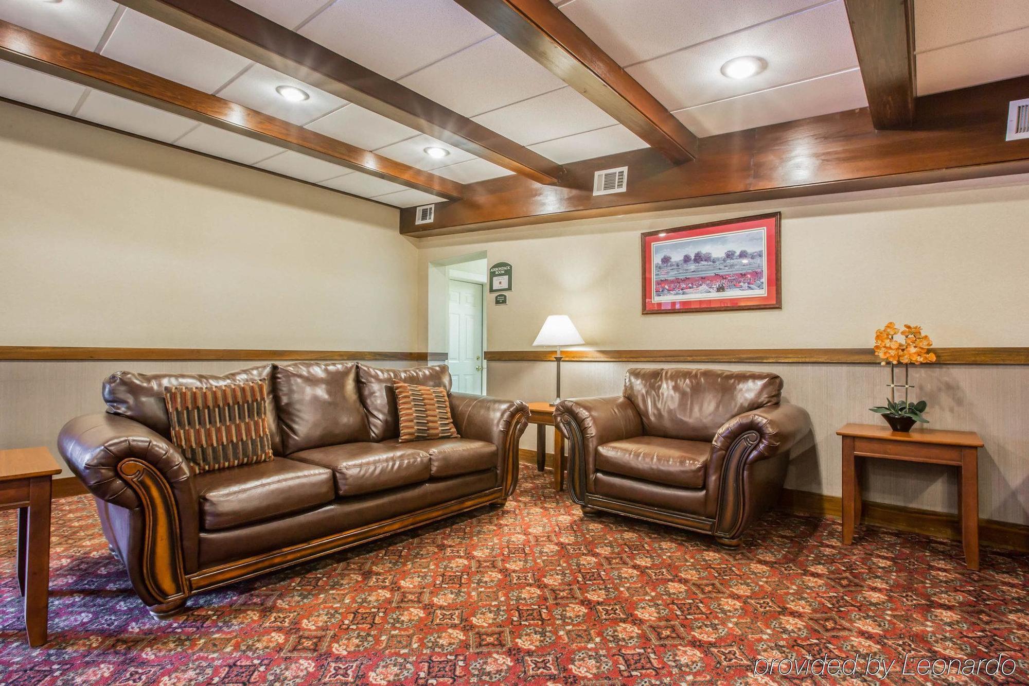 Clarion Inn & Suites At The Outlets Of Λίμνη George Εξωτερικό φωτογραφία