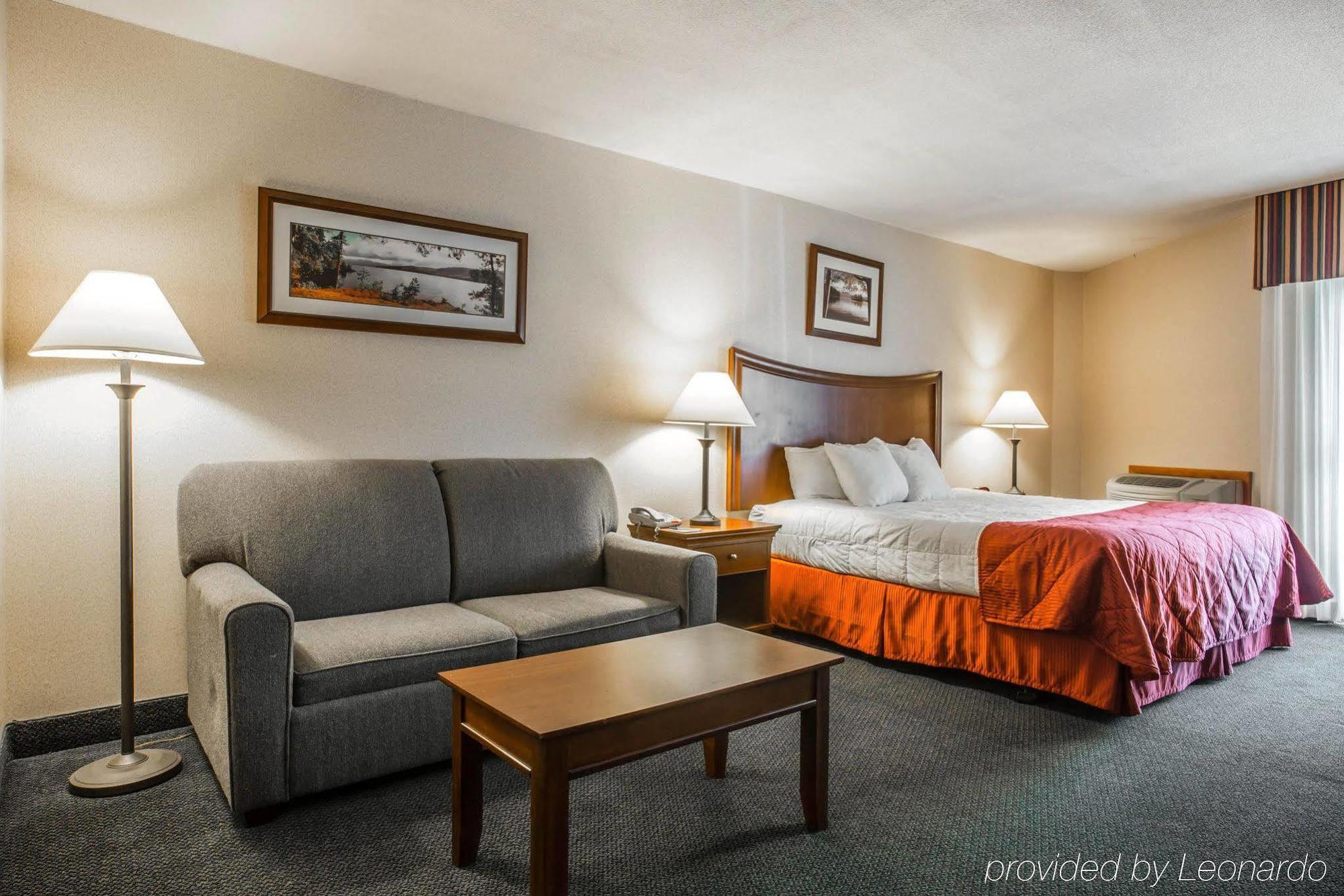 Clarion Inn & Suites At The Outlets Of Λίμνη George Εξωτερικό φωτογραφία