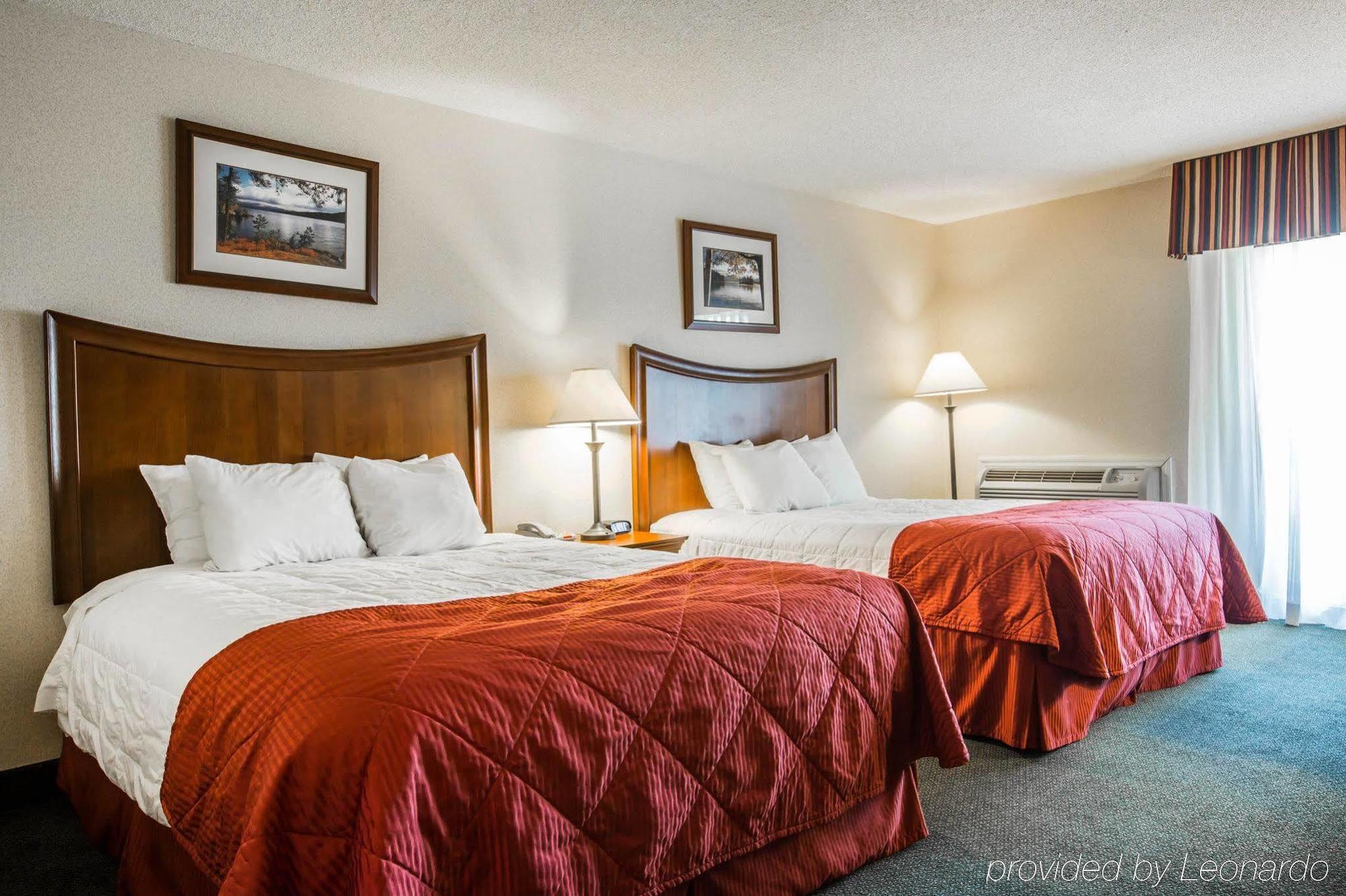 Clarion Inn & Suites At The Outlets Of Λίμνη George Εξωτερικό φωτογραφία